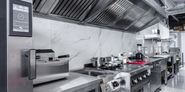 Desengrase Campanas Extractoras de Cocinas Sant Vicenç de Torelló · Cocina de Cafeterías