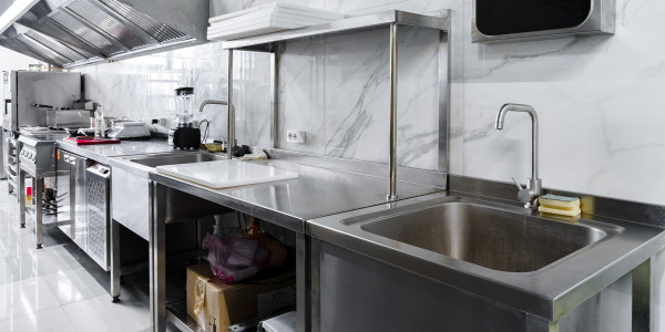 Desengrase Campanas Extractoras de Cocinas en Barcelona · Cocina de Pizzerías